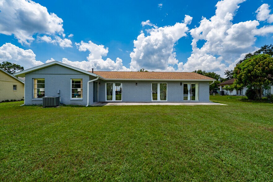 Building Photo - 10737 Larissa St