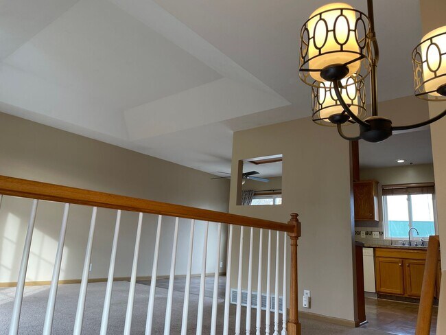 Building Photo - Beautiful Home in Bellevue for Rent!!!