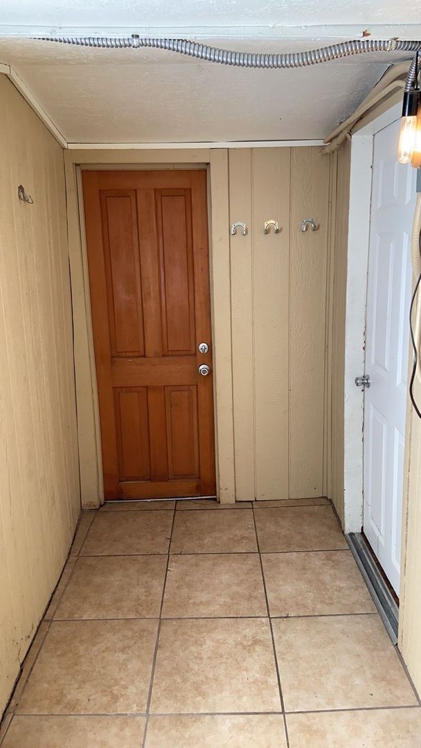 Building Photo - 1 BEDROOM MAGNA DUPLEX - GREAT PRICE!