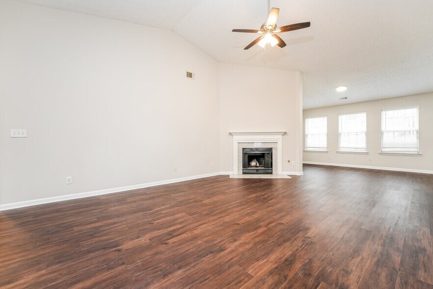 Building Photo - 1122 Alysum Ave SE