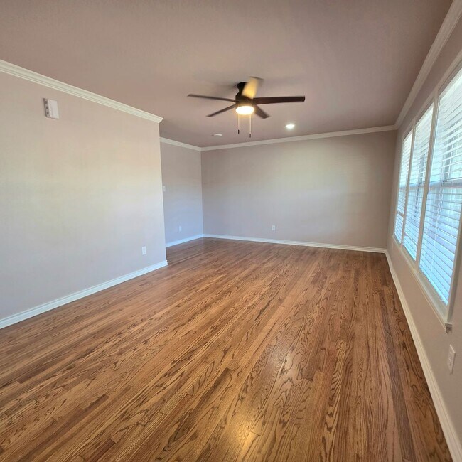 Building Photo - Charming remodeled 3-bedroom home for lease!
