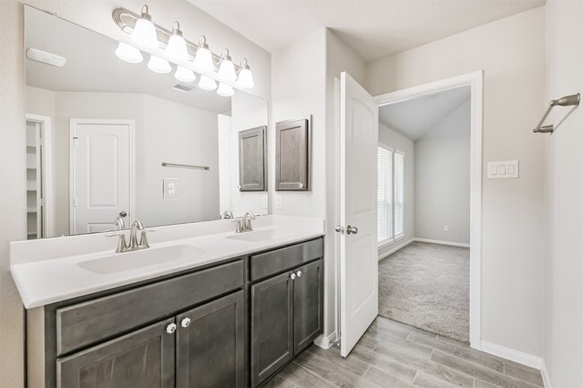 Building Photo - 419 Lazy Ln