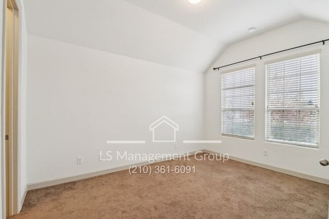 Building Photo - 1041 Water Oak