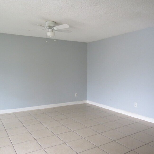 Building Photo - 2/2 Altamonte Springs Duplex