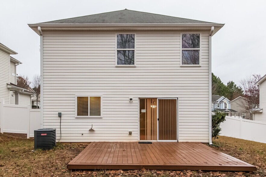 Building Photo - 165 Nacoochee Way