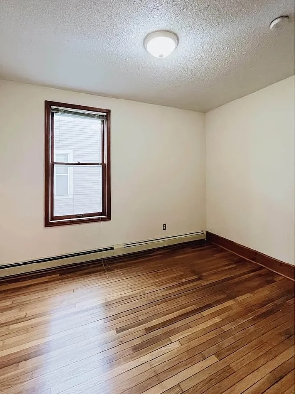 Building Photo - 962 6th St E