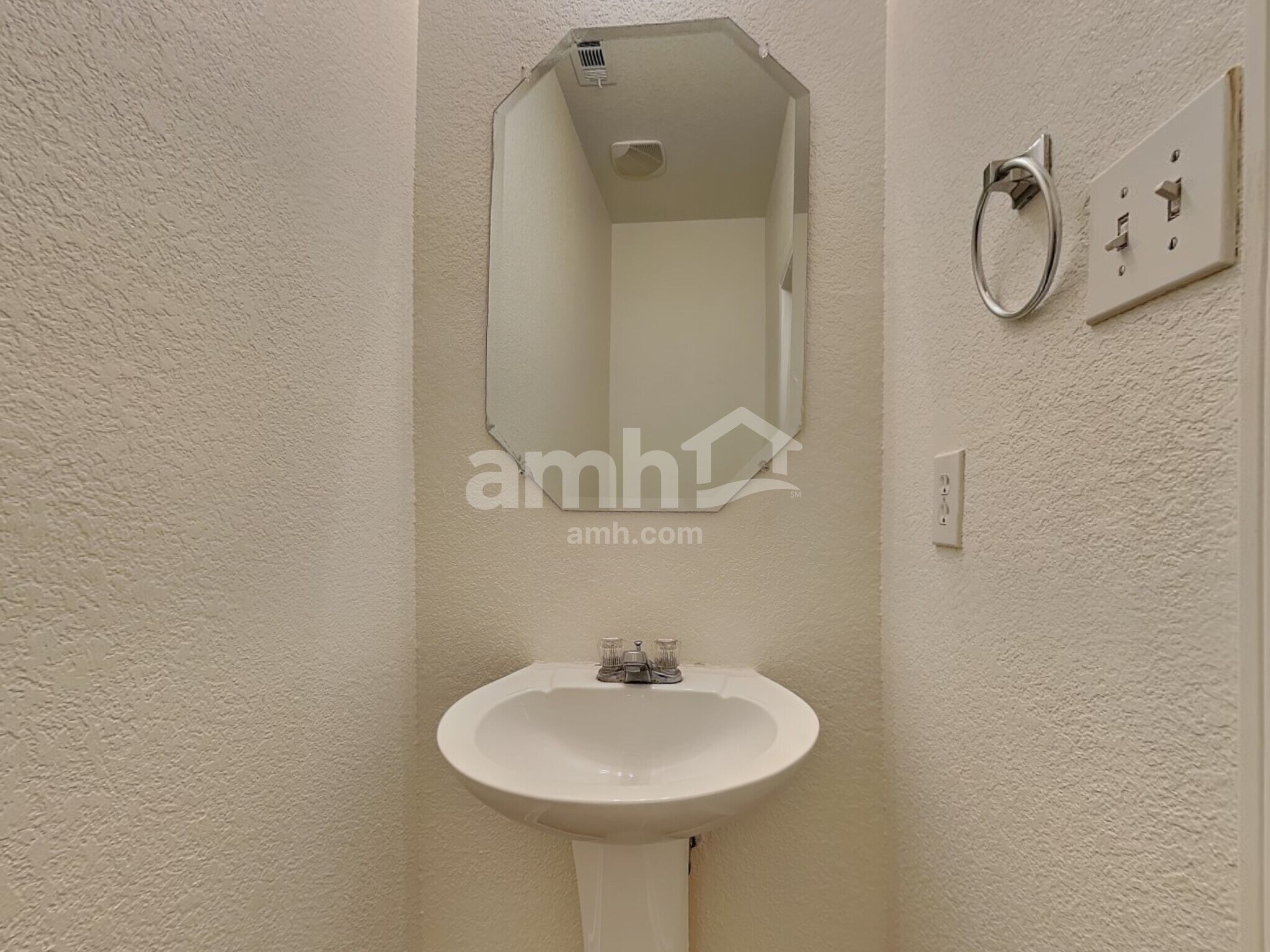 Building Photo - 8613 Corral Cir