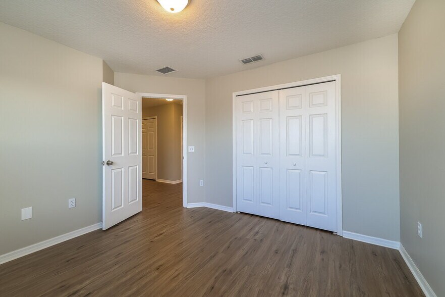 Building Photo - 349 Aldershot Ct