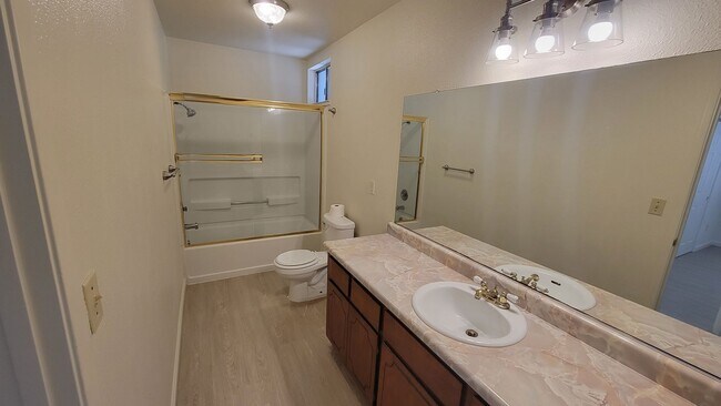 Building Photo - Sunnyside & Montero