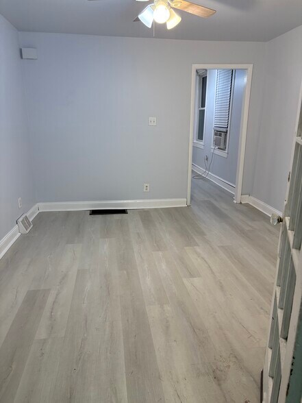 Primary Photo - 2018 S 70th St