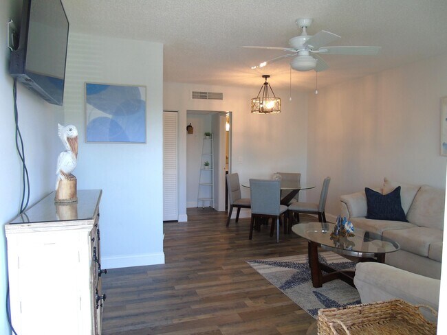 Building Photo - 309 Circle Dr S