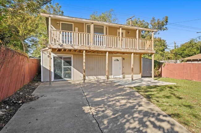 Primary Photo - 927-929 S Rosemont Ave
