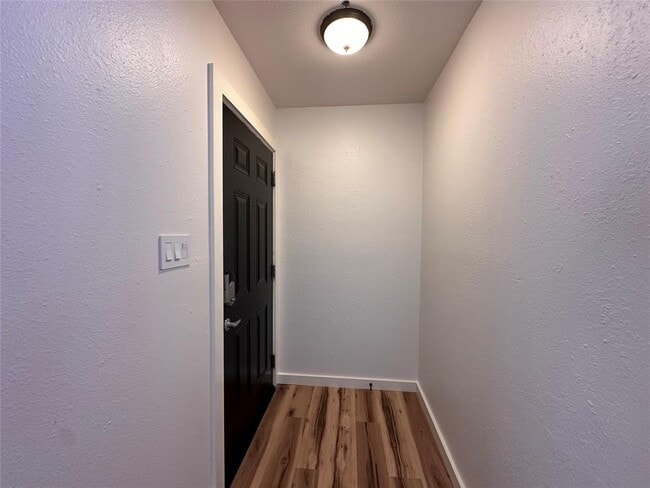 Building Photo - 8617 Putnam Dr