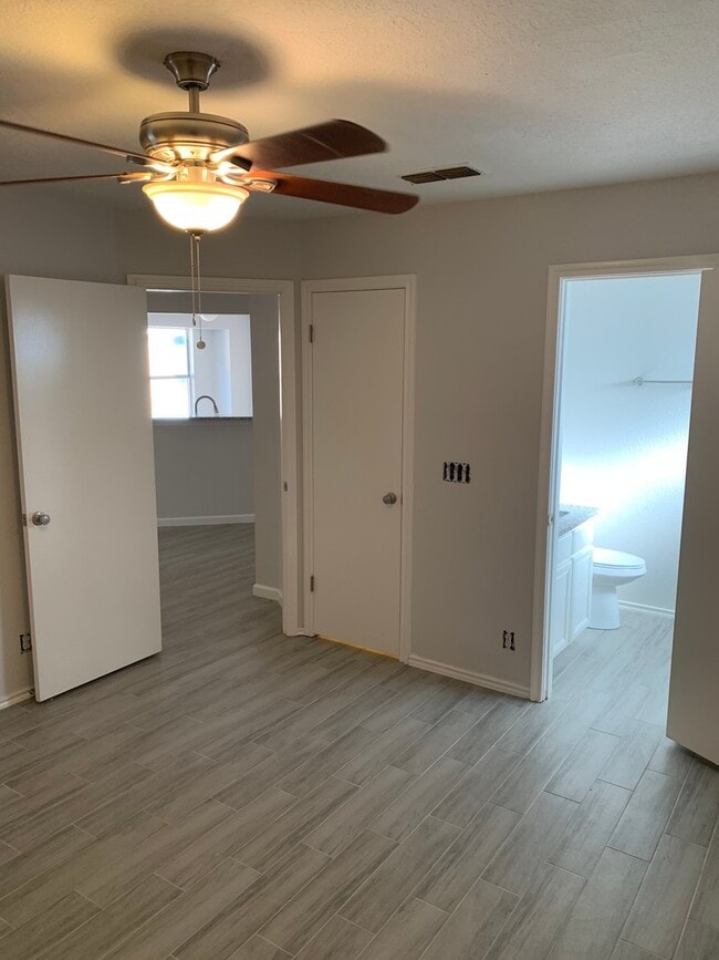 Building Photo - Beautifully remodeled 3/2