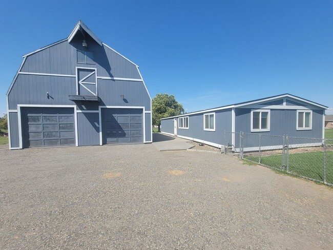 Primary Photo - Horse Property with land in Finley/Kennewick
