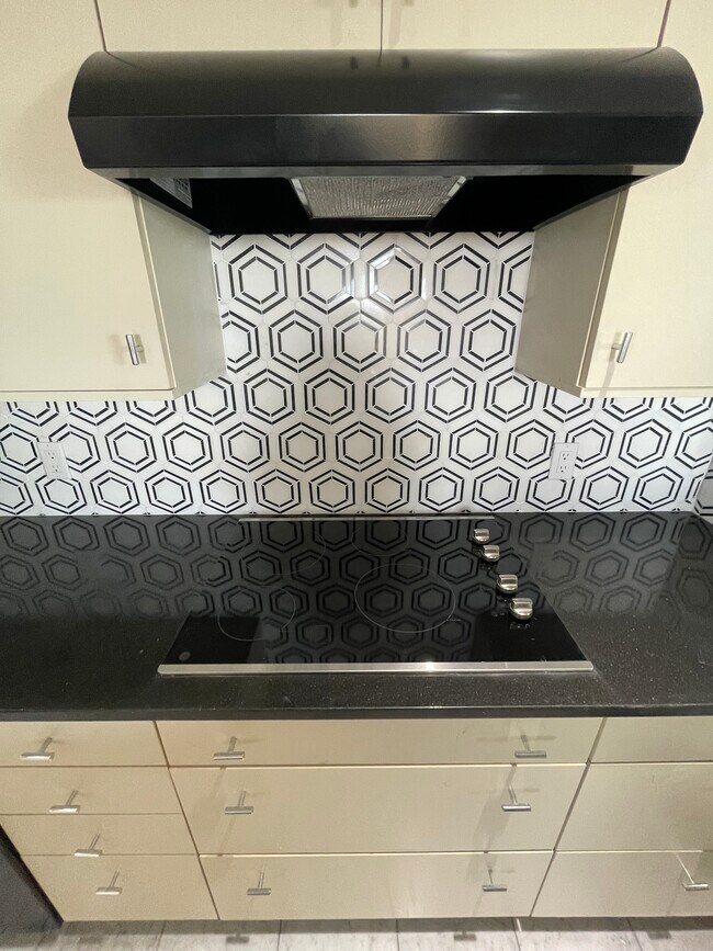 Building Photo - 350 S John Q Hammons Pky