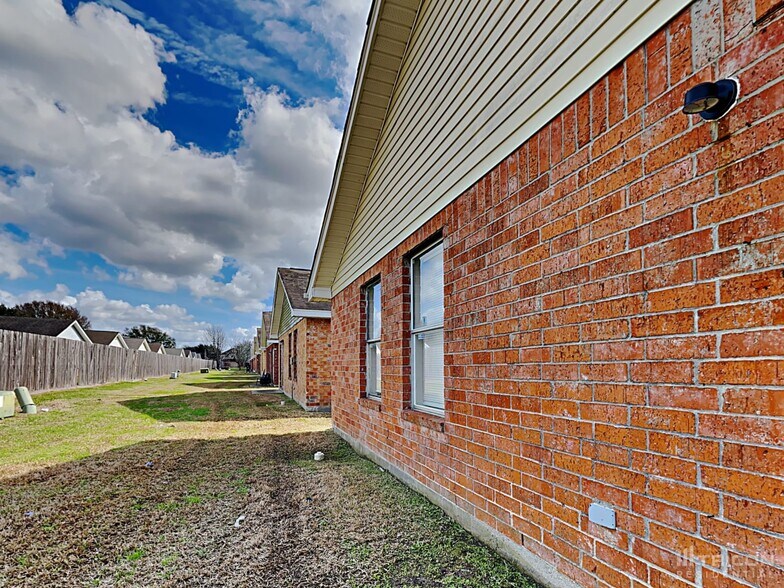 Building Photo - 3146 Boynton Dr