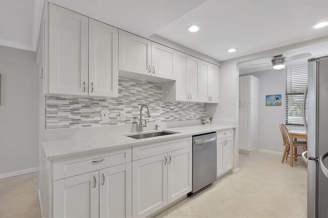 Building Photo - 5059 N Hwy A1A