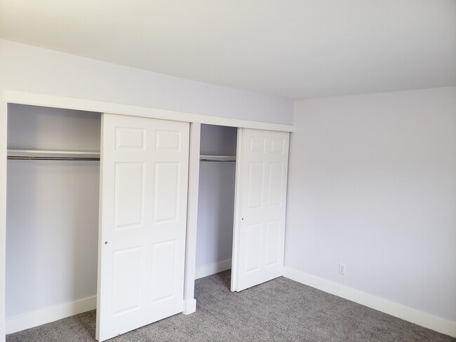 Building Photo - 5825 Balsam Rd