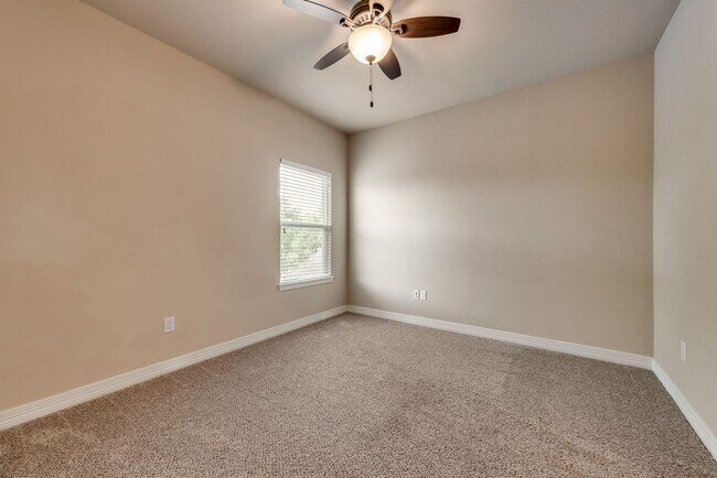 Building Photo - AVAILABLE NOW 4 BEDROOM 2.5 BATH HOME IN A...