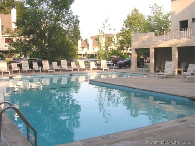 Building Photo - 307 Willow Springs