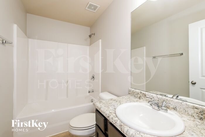 Building Photo - 166 Magnaview Dr