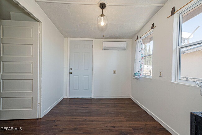 Building Photo - 3611 Mountain Ave