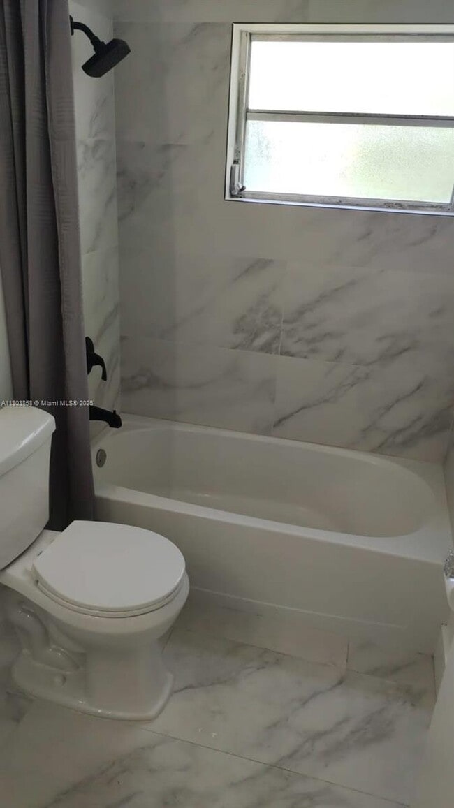 Building Photo - 1860 Venice Park Dr