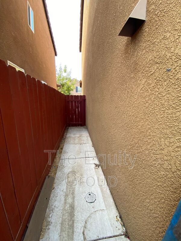 Building Photo - 1826 W Van Gogh