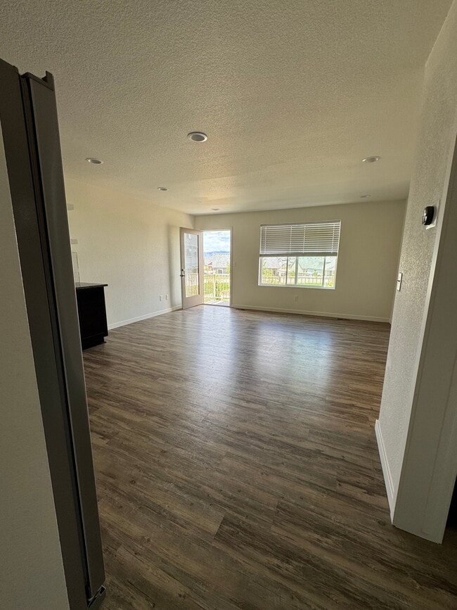 Building Photo - 5836 Thurless Ln