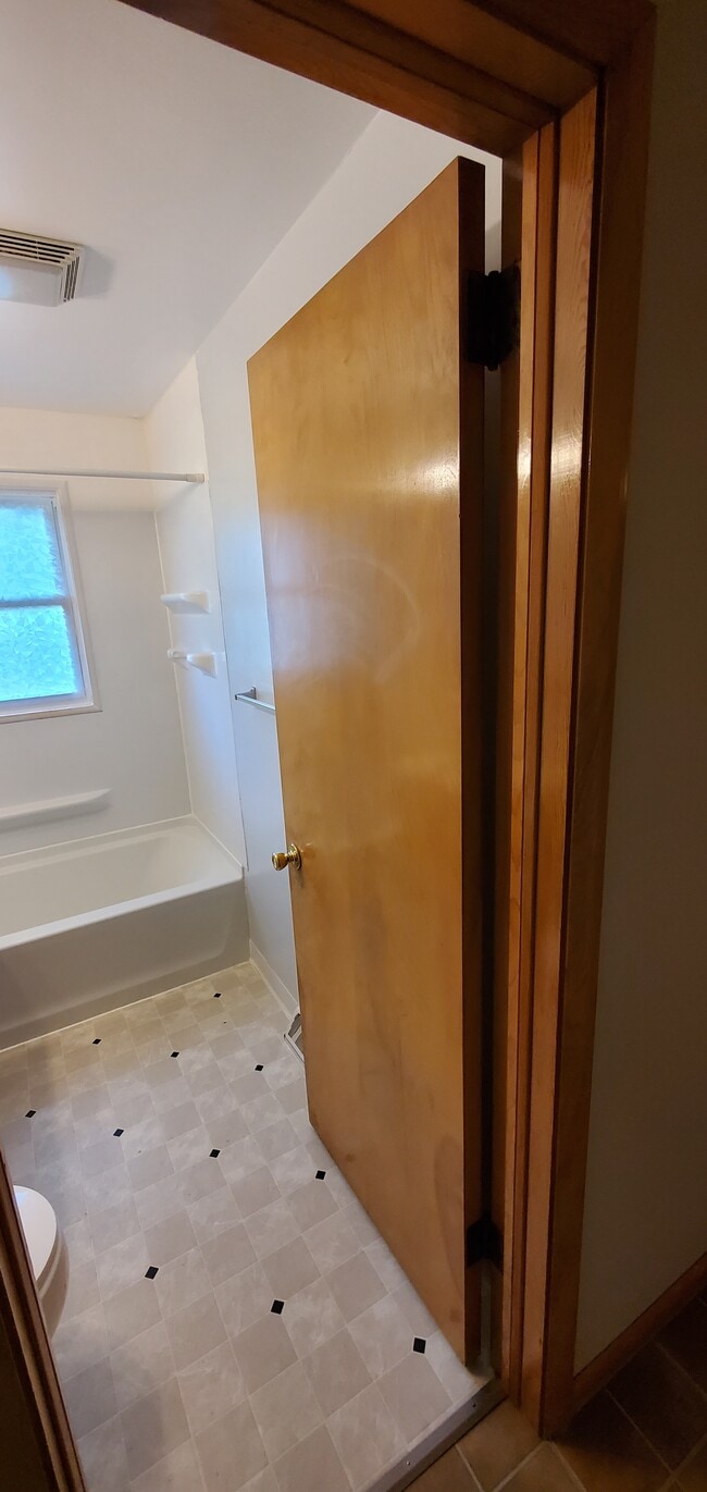 Building Photo - 1163 Higgins Ave