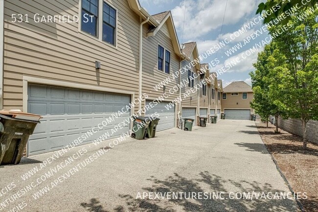 Building Photo - 531 Garfield St