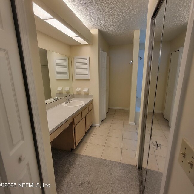 Building Photo - 1714 Chandelier Cir E