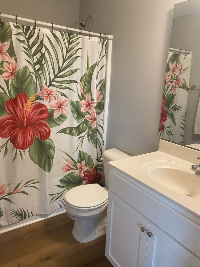 Building Photo - 3 Bed/3 Bath with 2 Bonus Rooms!!!