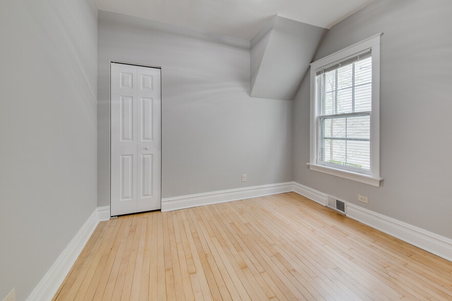 Building Photo - 6228 W Berenice Ave