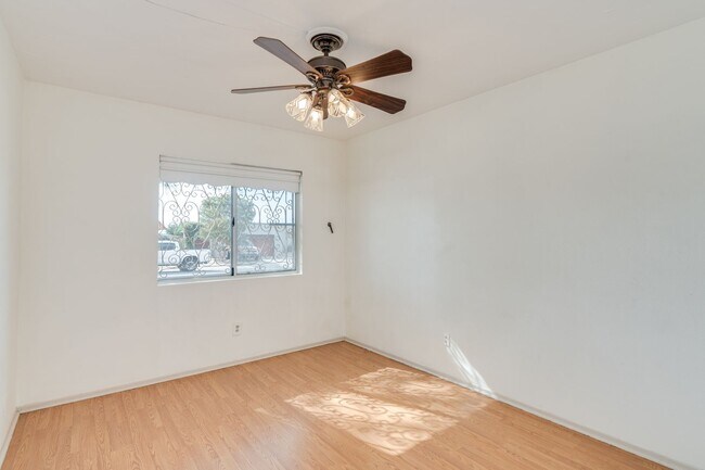 Building Photo - Great East Side Location 4 Bed/2 Bath Home