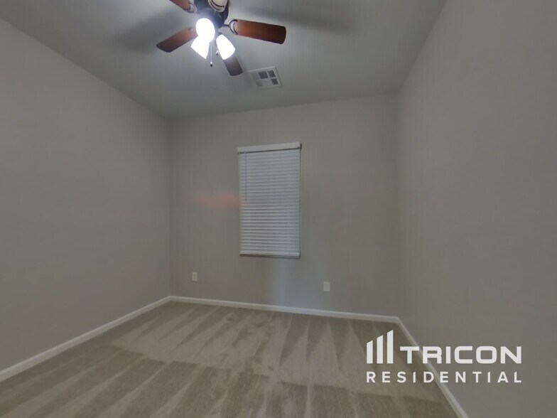 Building Photo - 1382 S Sabino Dr