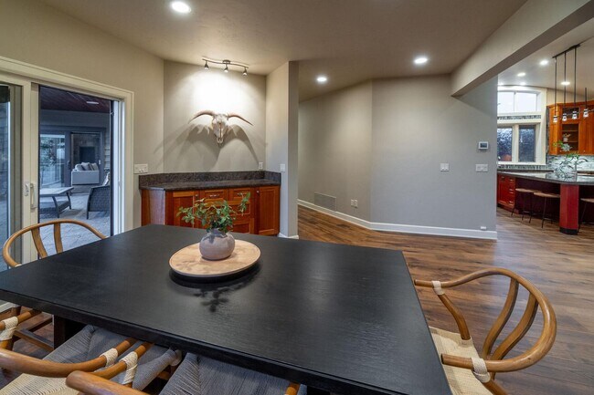 Building Photo - Stunning Tumalo Estate-6 Bed - 7.5 Bath ov...