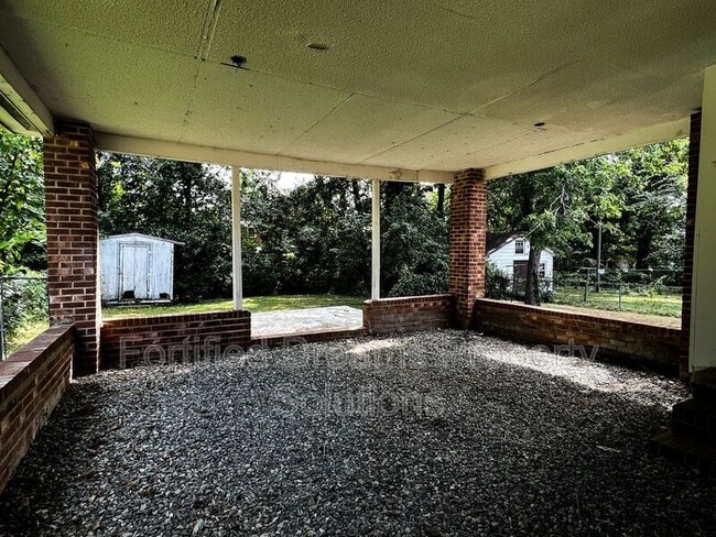 Building Photo - 1908 Rayston Dr