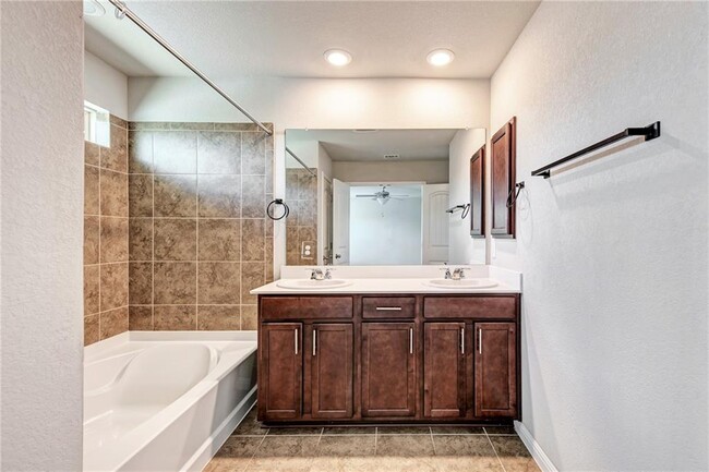 Building Photo - 107 Buckthorn Dr