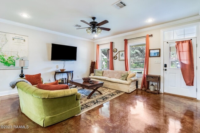 Building Photo - 205 Churchill Dr