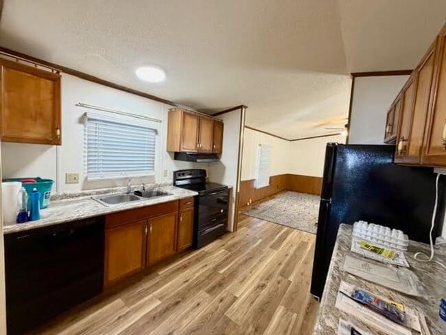 Building Photo - 125 Burkhart Ln