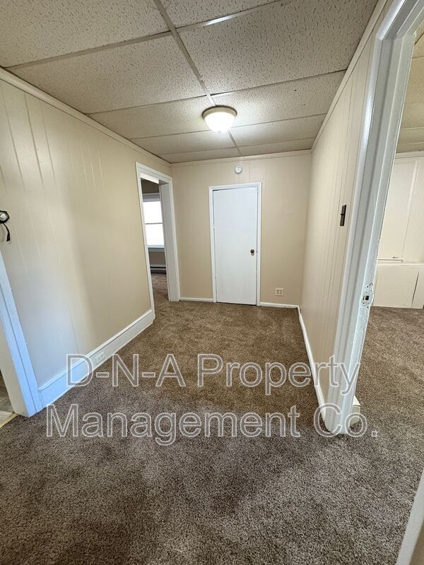 Building Photo - 810 Monroe St