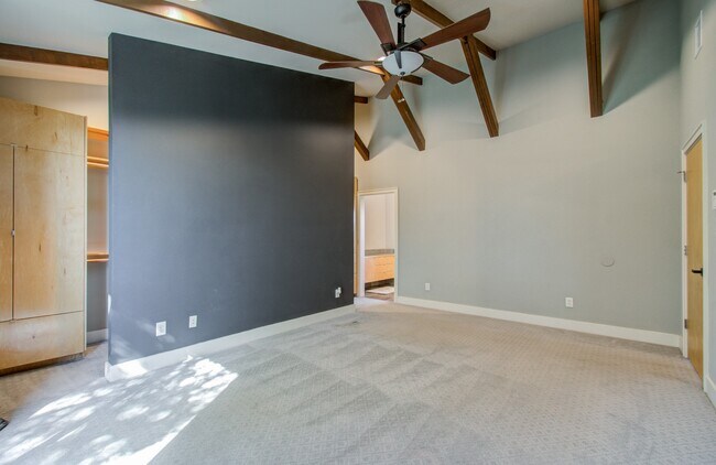 Building Photo - 318 McAlpine St