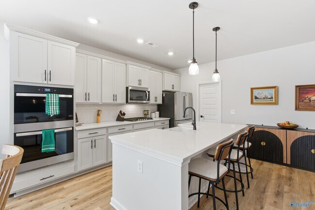 Building Photo - 148 Flintridge Dr