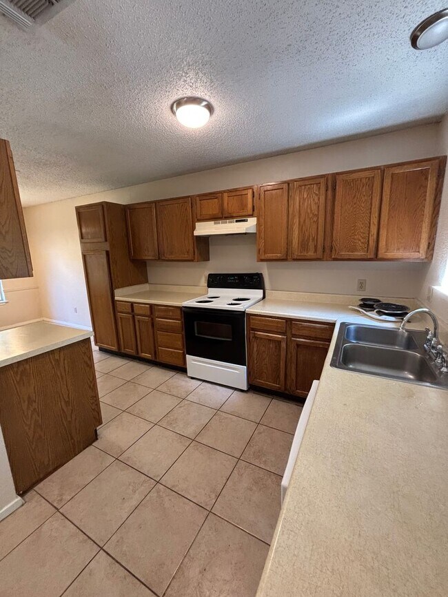 Building Photo - 7601-7603 Silveridge Dr