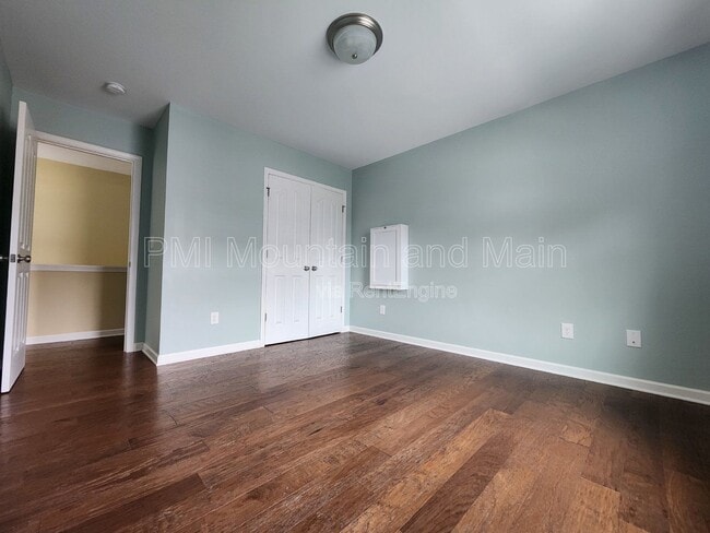 Building Photo - 19 Barnett Shoals Dr