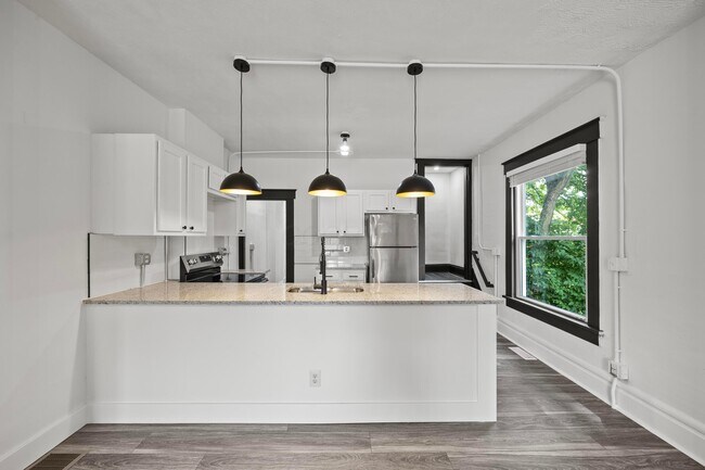 Building Photo - 941 E Whittier St