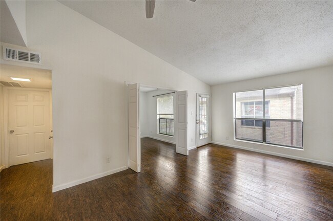 Building Photo - 2120 Wilcrest Dr