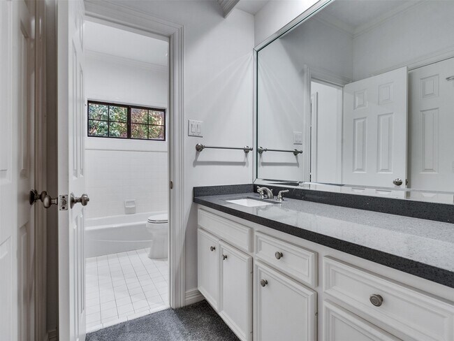 Building Photo - 2525 Nantucket Dr